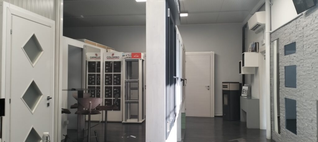 immagine di come si presentava la showroom prima dell'inrtervento di progettazione e restyling